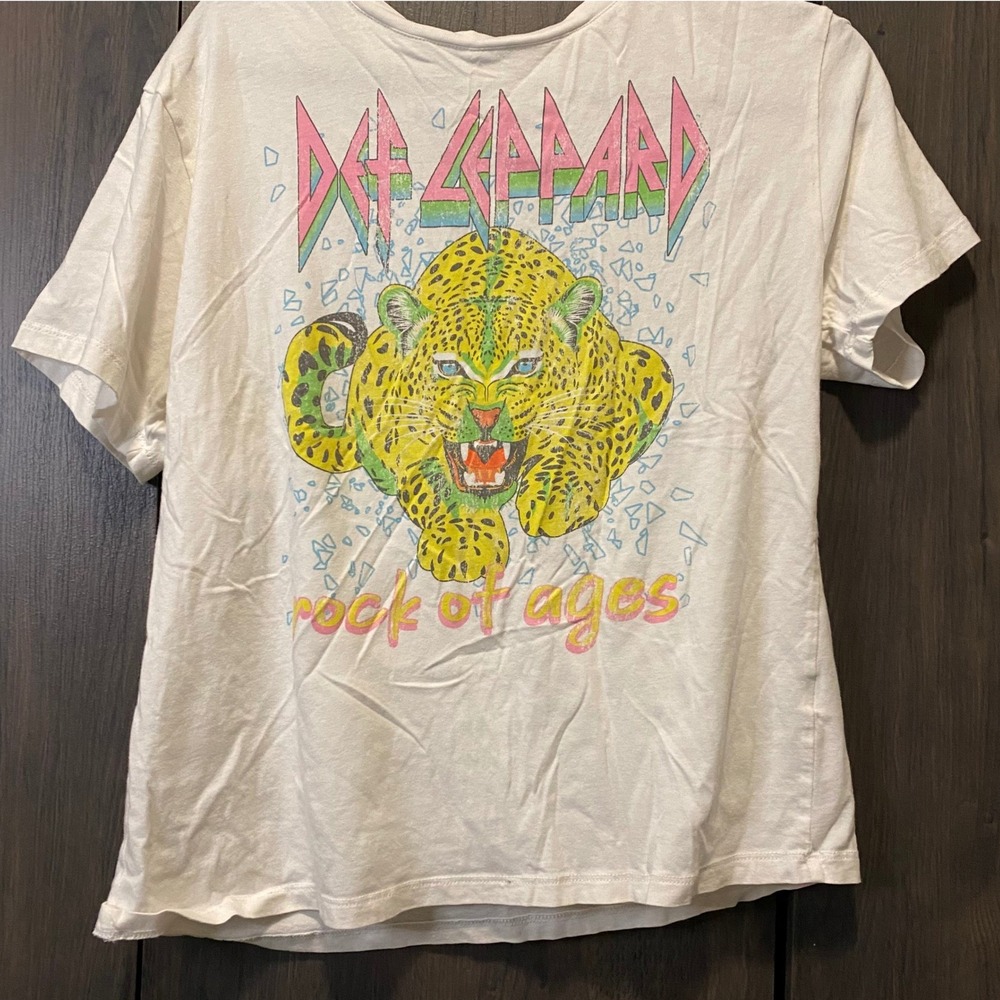 Def Leppard Rock of Ages Graphic T-Shirt White‎ Cotton Women Small Leopard Print